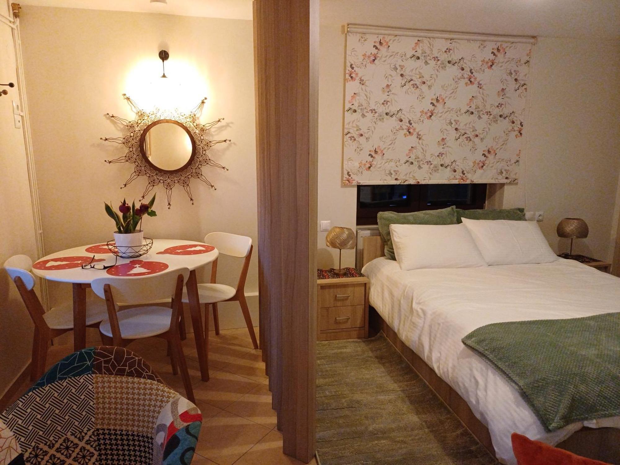 Το Σπίτι Της Ευτυχίας Στούντιο Apartment Karpenisi Bagian luar foto